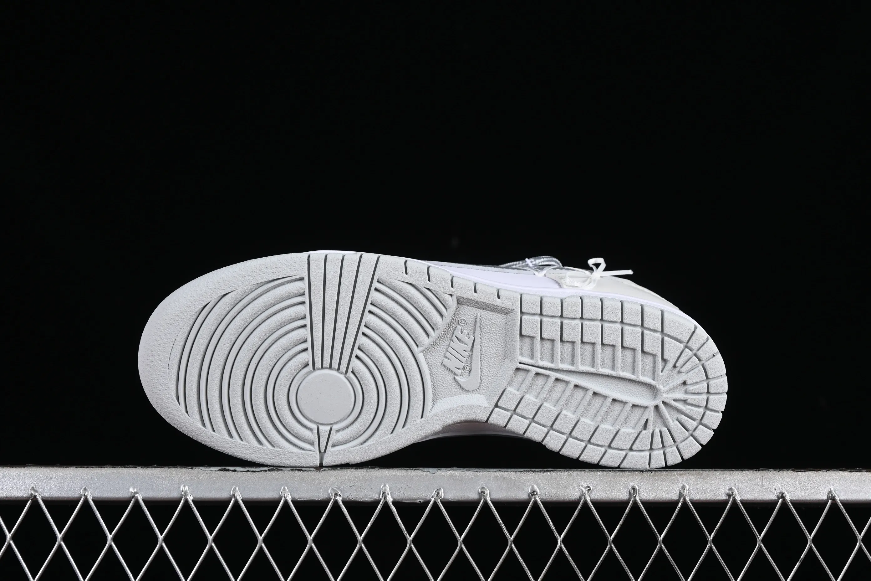 All Categories Nk SB Dunk Series Nk SB Dunk Low Low-top sneakers Nk Dunk Low Fresh silver ballet lace strap SB strap low-top casual sneakers DH9765-102